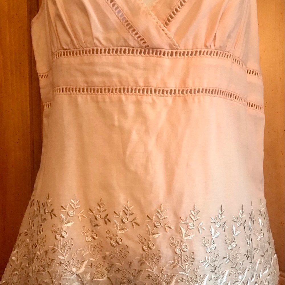 NWT BEBE EMBROIDERED V-NECK CAMISOLE TOP SZ S